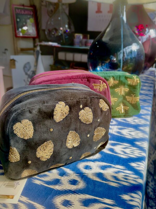 Elizabeth Scarlett Velvet Cosmetic Bag - Image 2